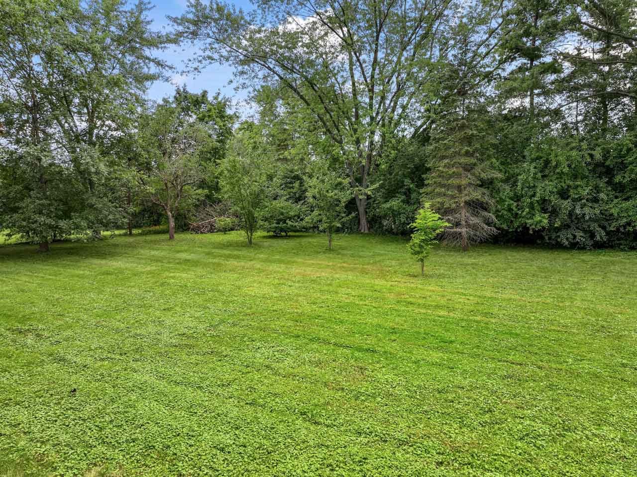 2257 Shannondale Drive, Green Oaks, IL 60048