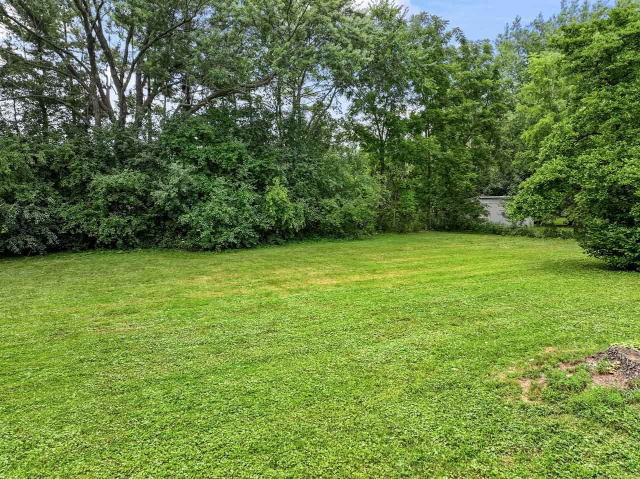 2257 Shannondale Drive, Green Oaks, IL 60048