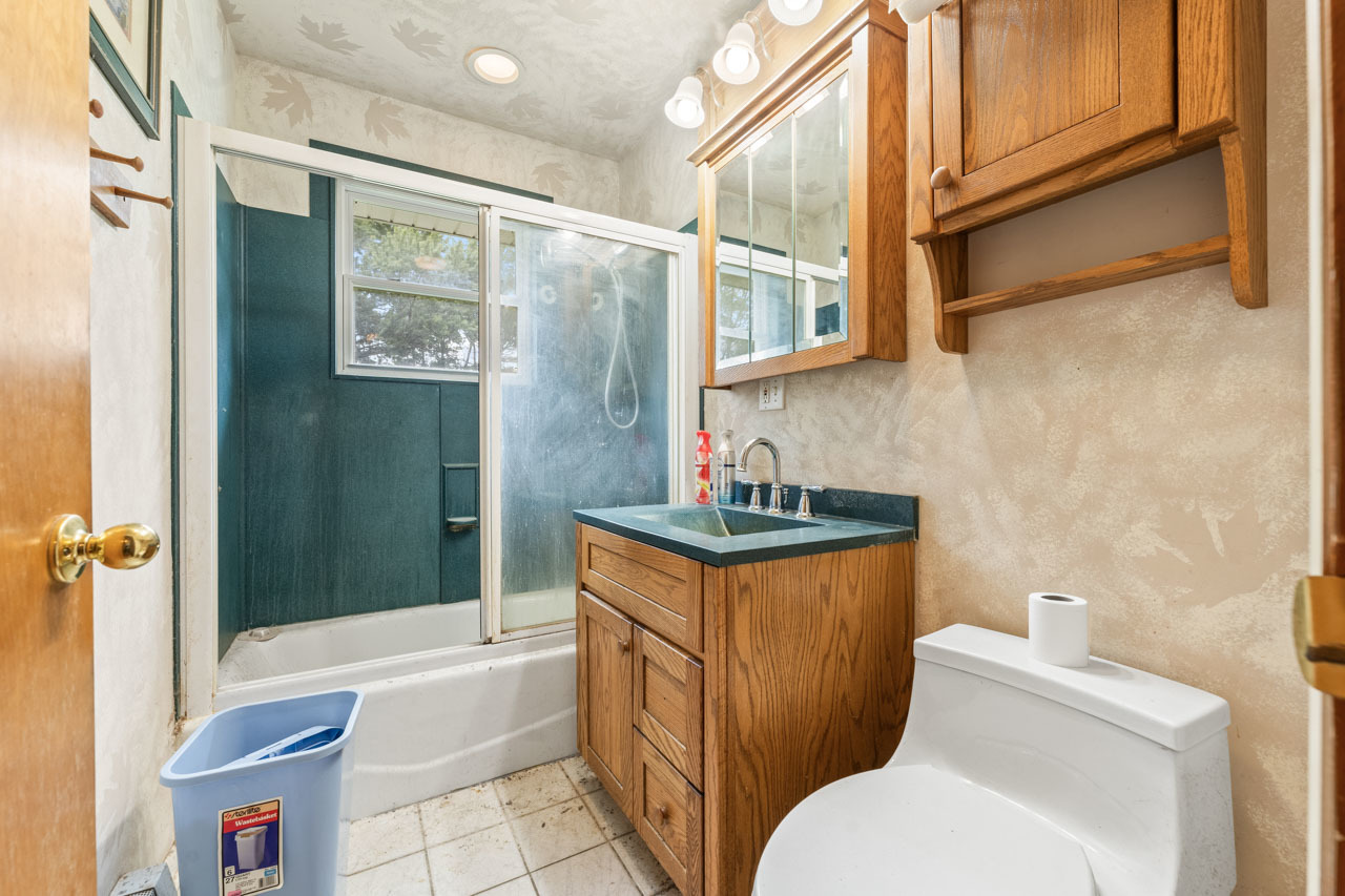 2257 Shannondale Drive, Green Oaks, IL 60048