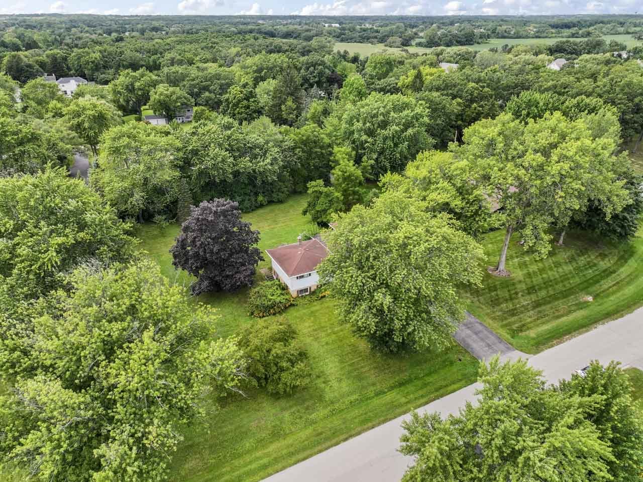 2257 Shannondale Drive, Green Oaks, IL 60048