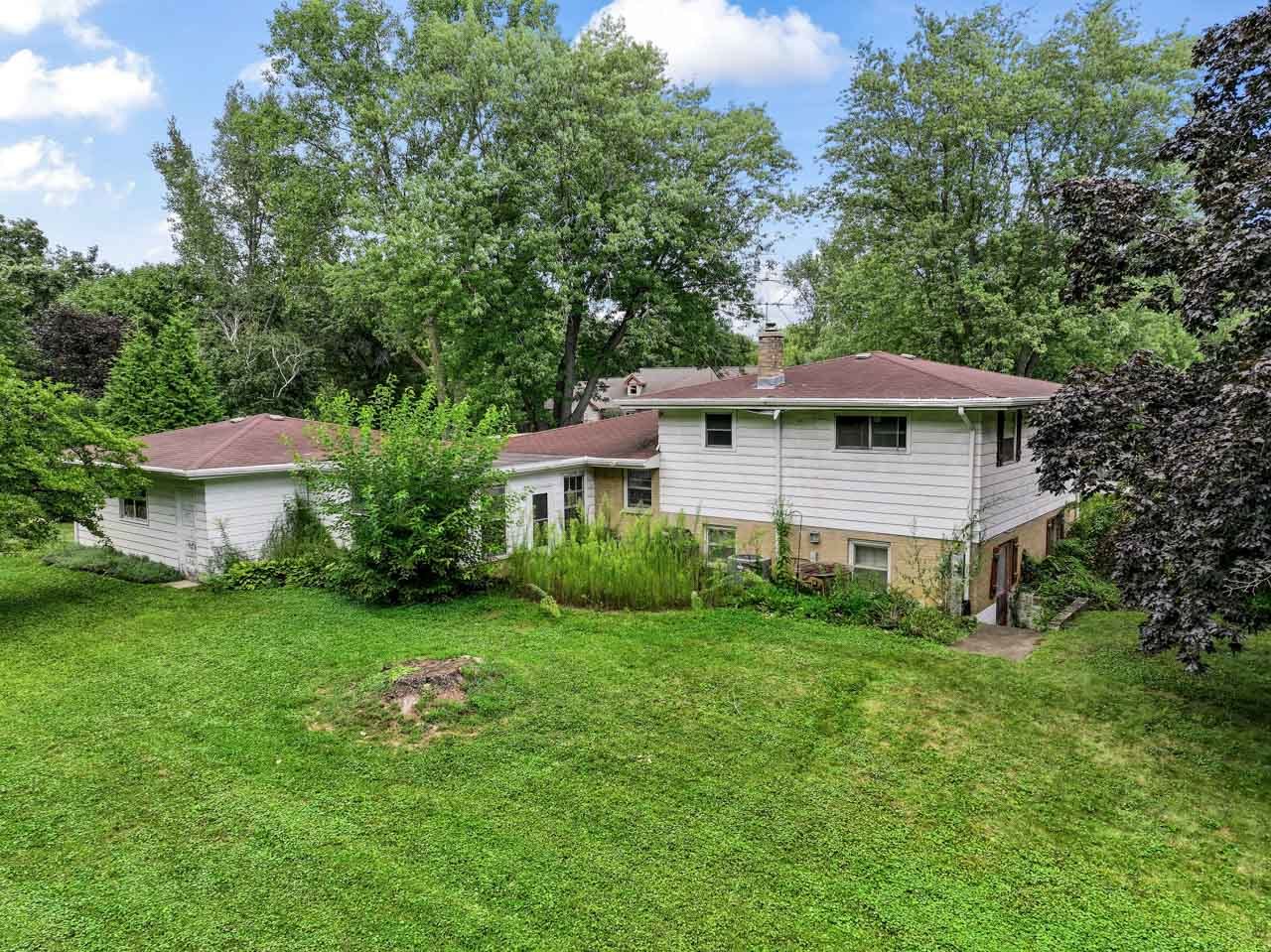 2257 Shannondale Drive, Green Oaks, IL 60048