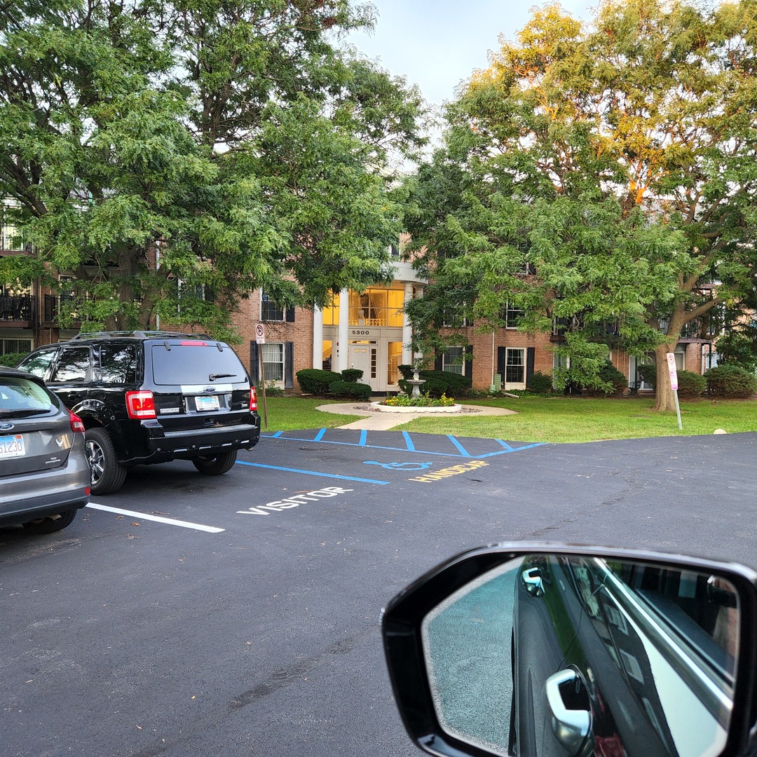 5300 Carriageway Drive #206, Rolling Meadows, IL 60008