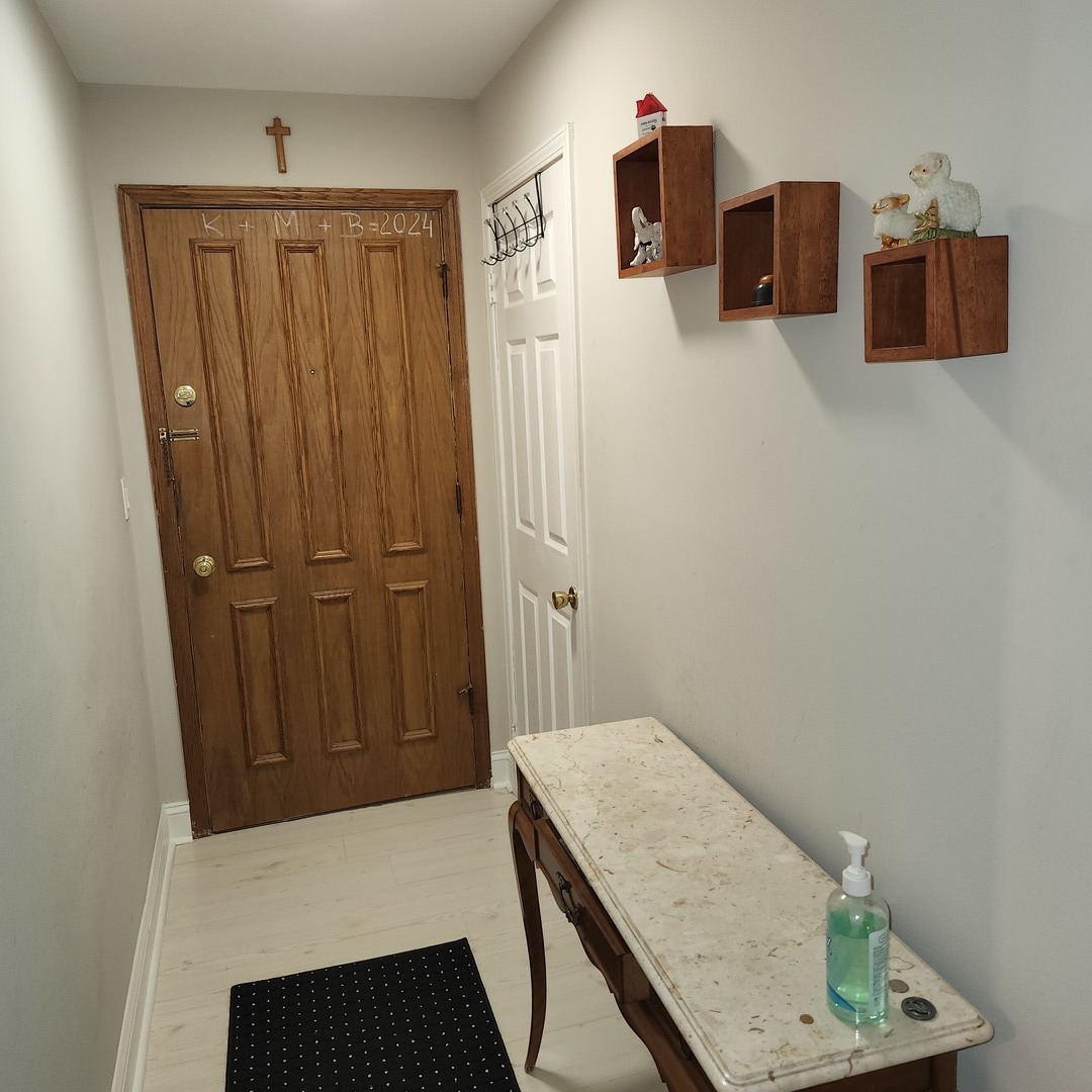 5300 Carriageway Drive #206, Rolling Meadows, IL 60008