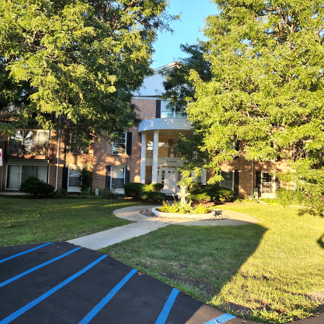 5300 Carriageway Drive #206, Rolling Meadows, IL 60008