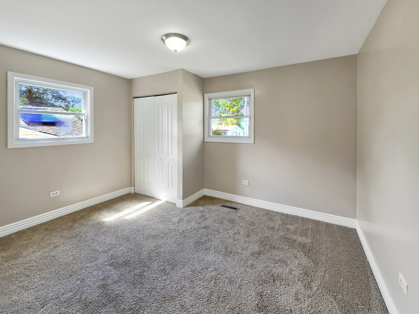 7 Cardinal Lane, Carpentersville, IL 60110