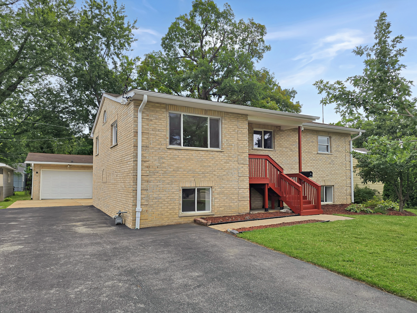 7 Cardinal Lane, Carpentersville, IL 60110