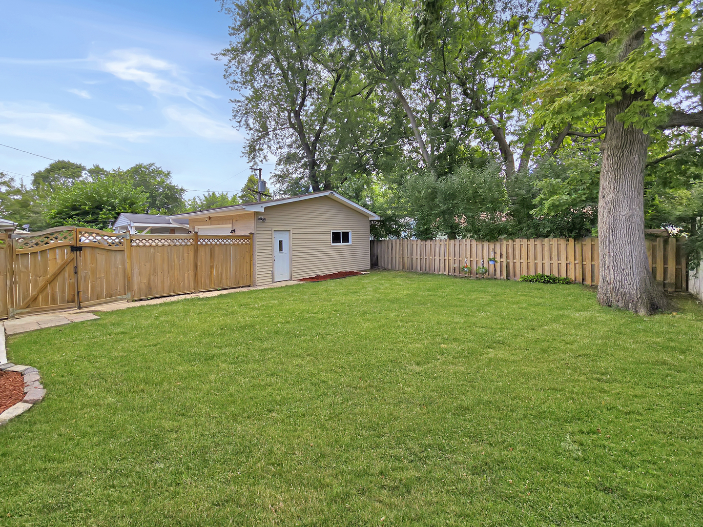 7 Cardinal Lane, Carpentersville, IL 60110