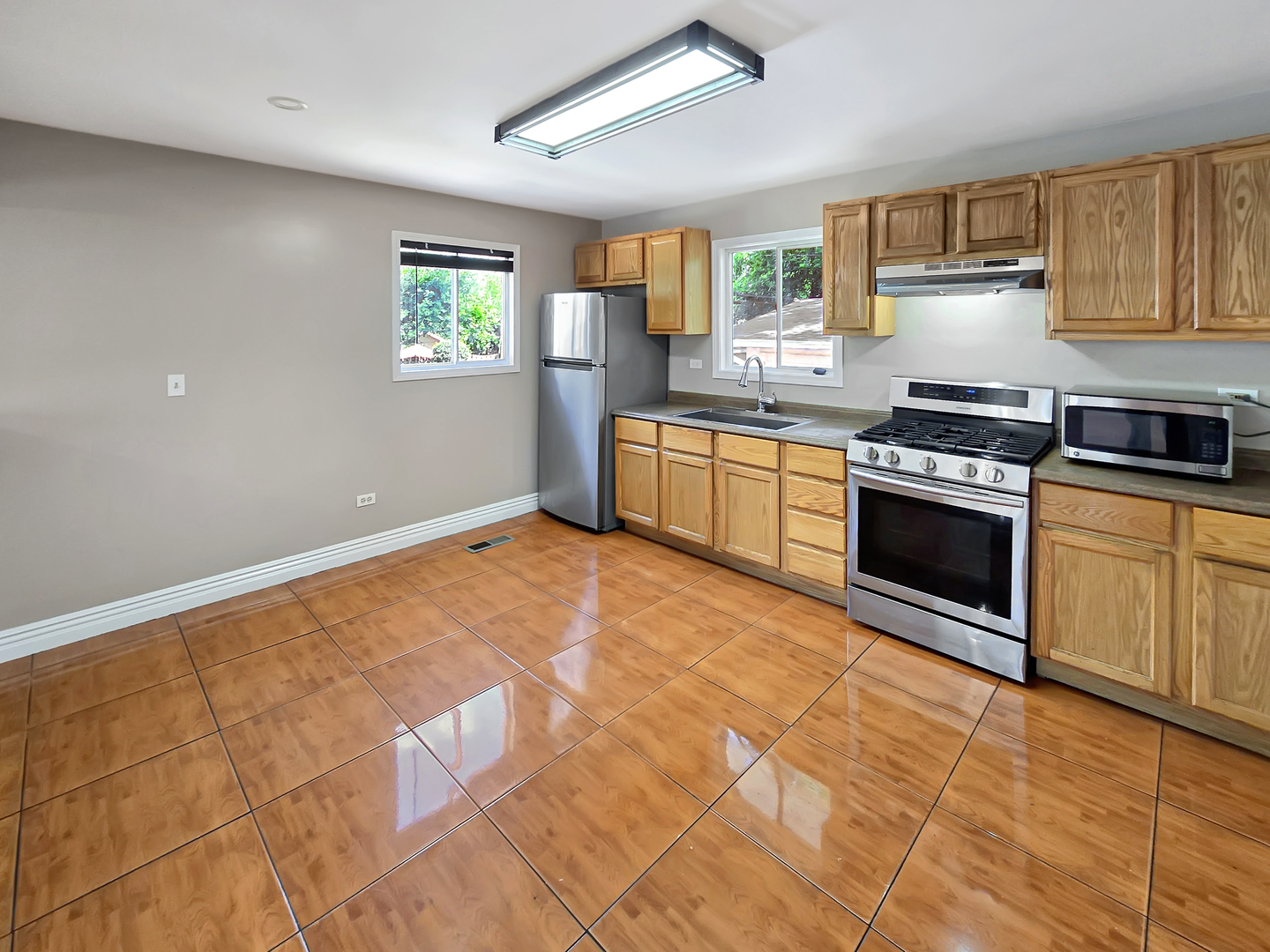 7 Cardinal Lane, Carpentersville, IL 60110