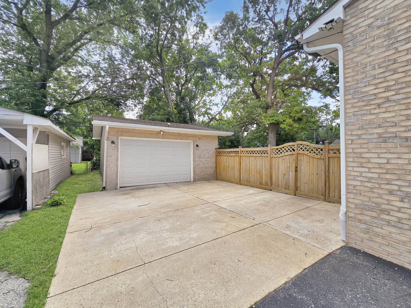 7 Cardinal Lane, Carpentersville, IL 60110