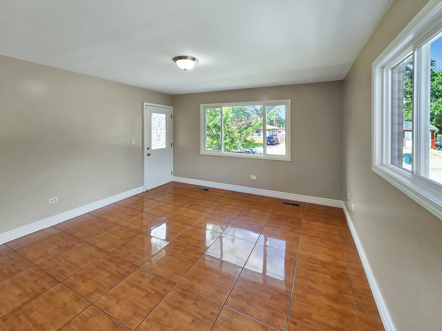 7 Cardinal Lane, Carpentersville, IL 60110