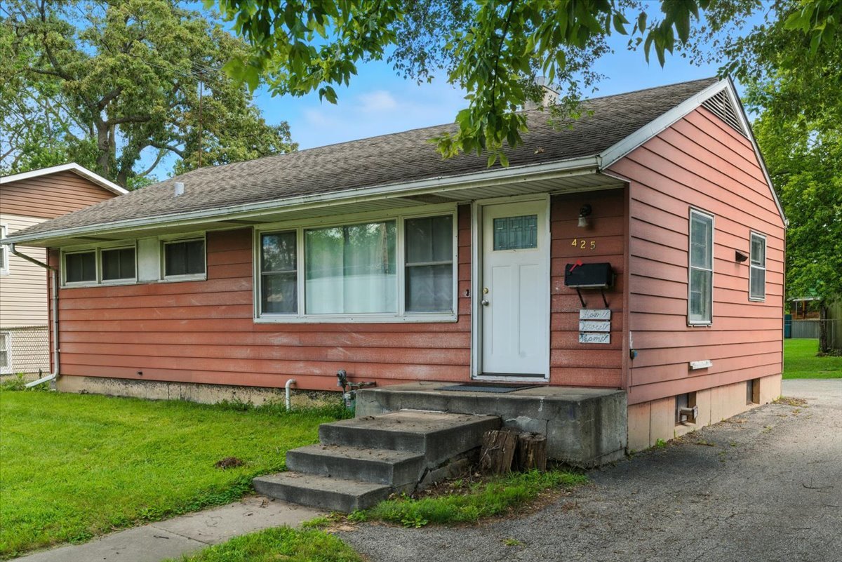 425 S Lake Street, Mundelein, IL 60060
