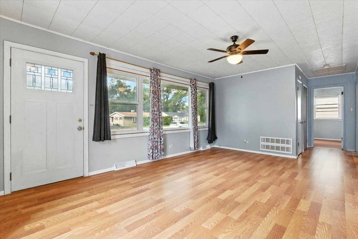 425 S Lake Street, Mundelein, IL 60060