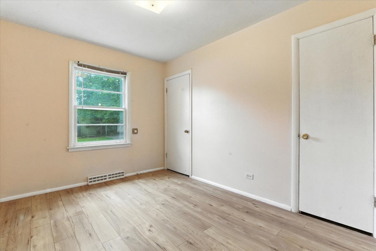 425 S Lake Street, Mundelein, IL 60060