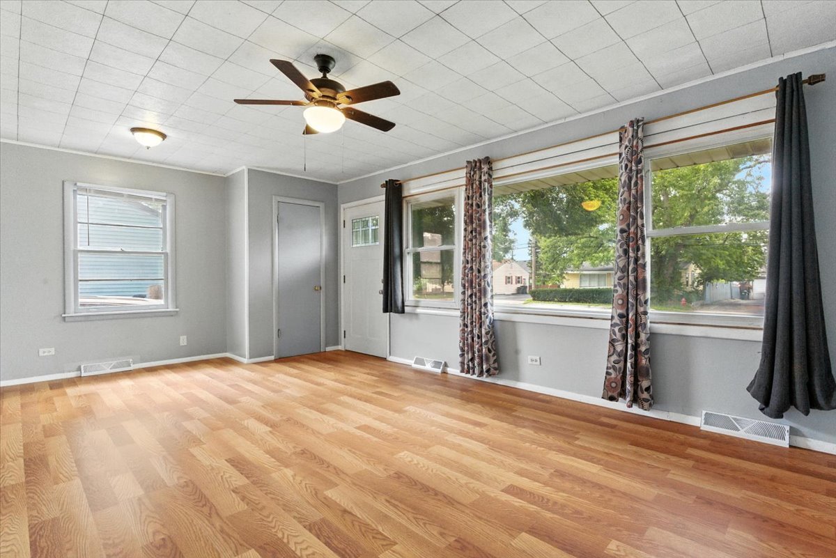 425 S Lake Street, Mundelein, IL 60060