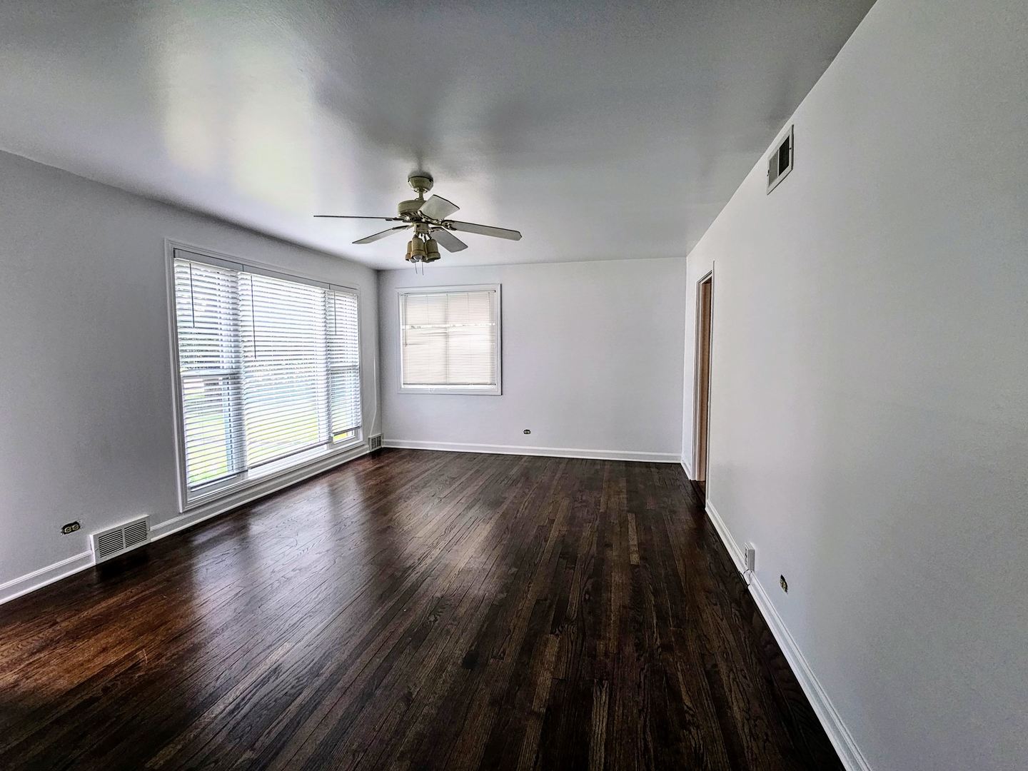 717 E Hawley Street, Mundelein, IL 60060