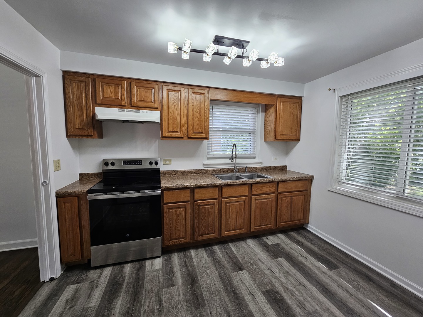 717 E Hawley Street, Mundelein, IL 60060