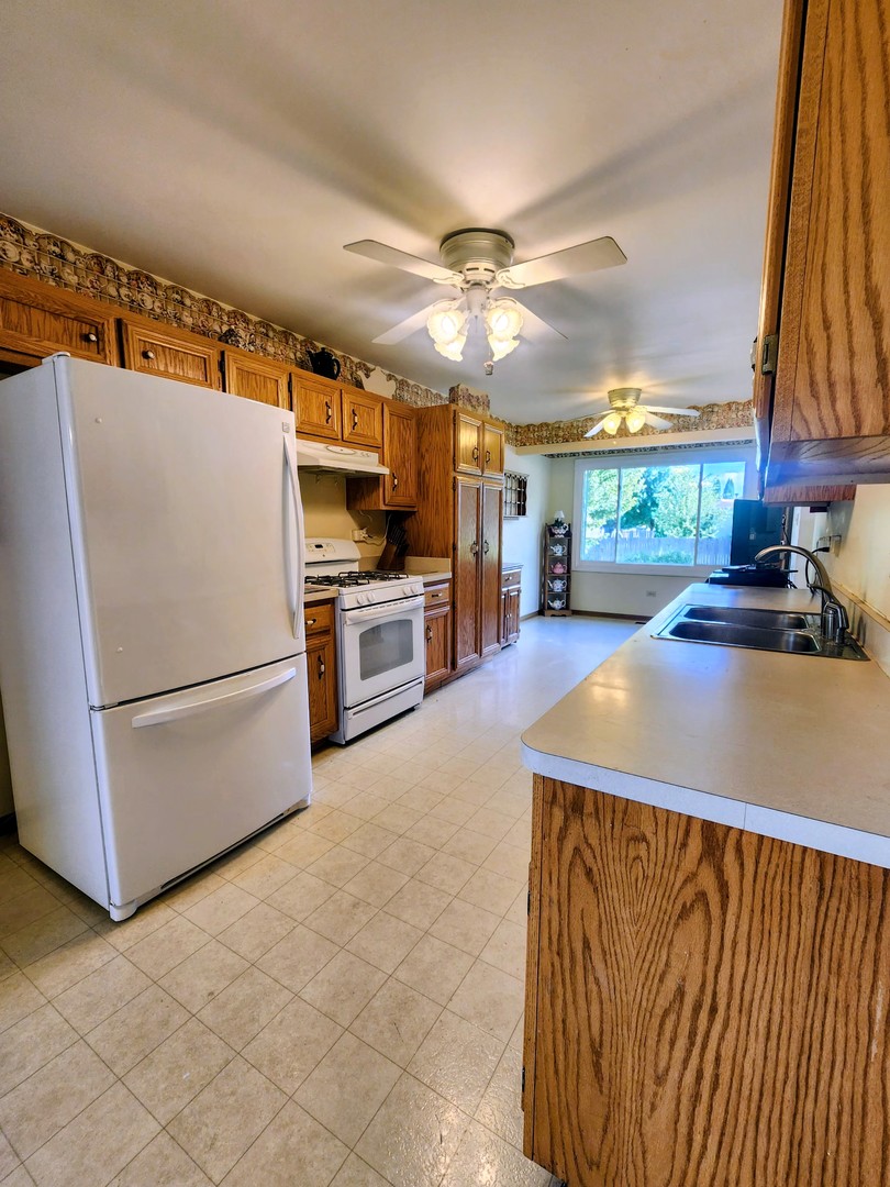 1900 Mystic Drive, Plainfield, IL 60586