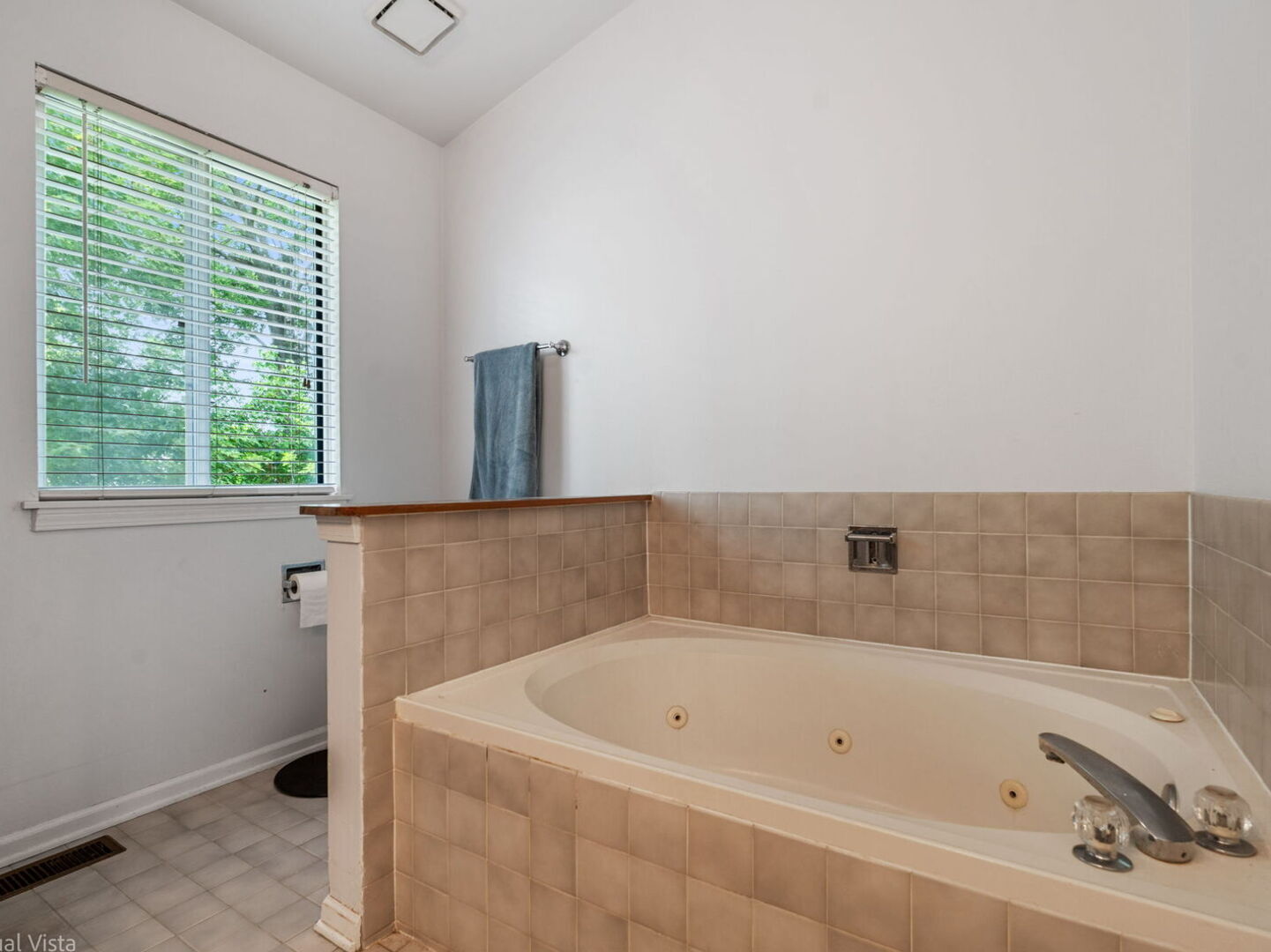 920 Plymouth Court, Algonquin, IL 60102