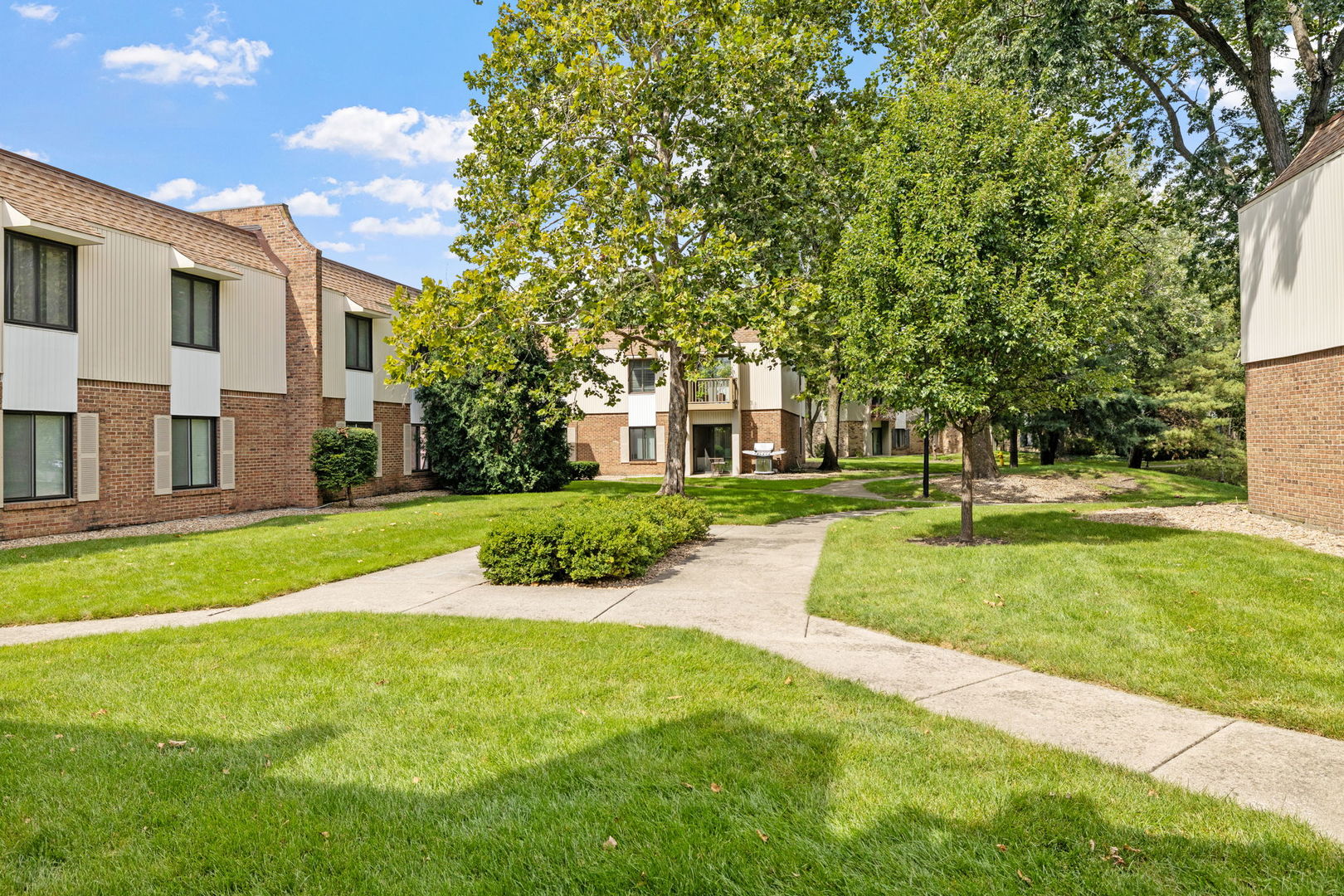480 74th Street #105, Downers Grove, IL 60516