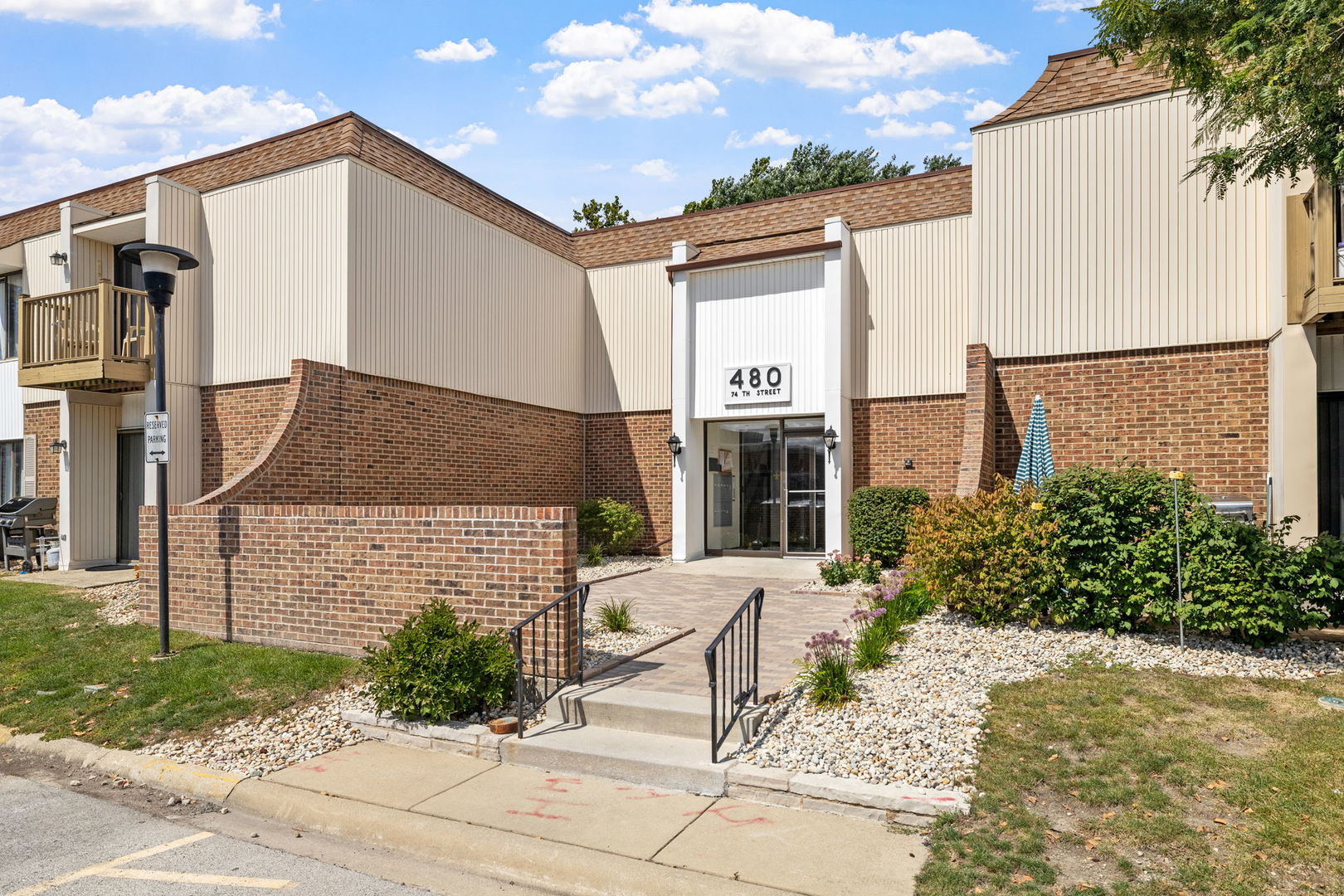 480 74th Street #105, Downers Grove, IL 60516