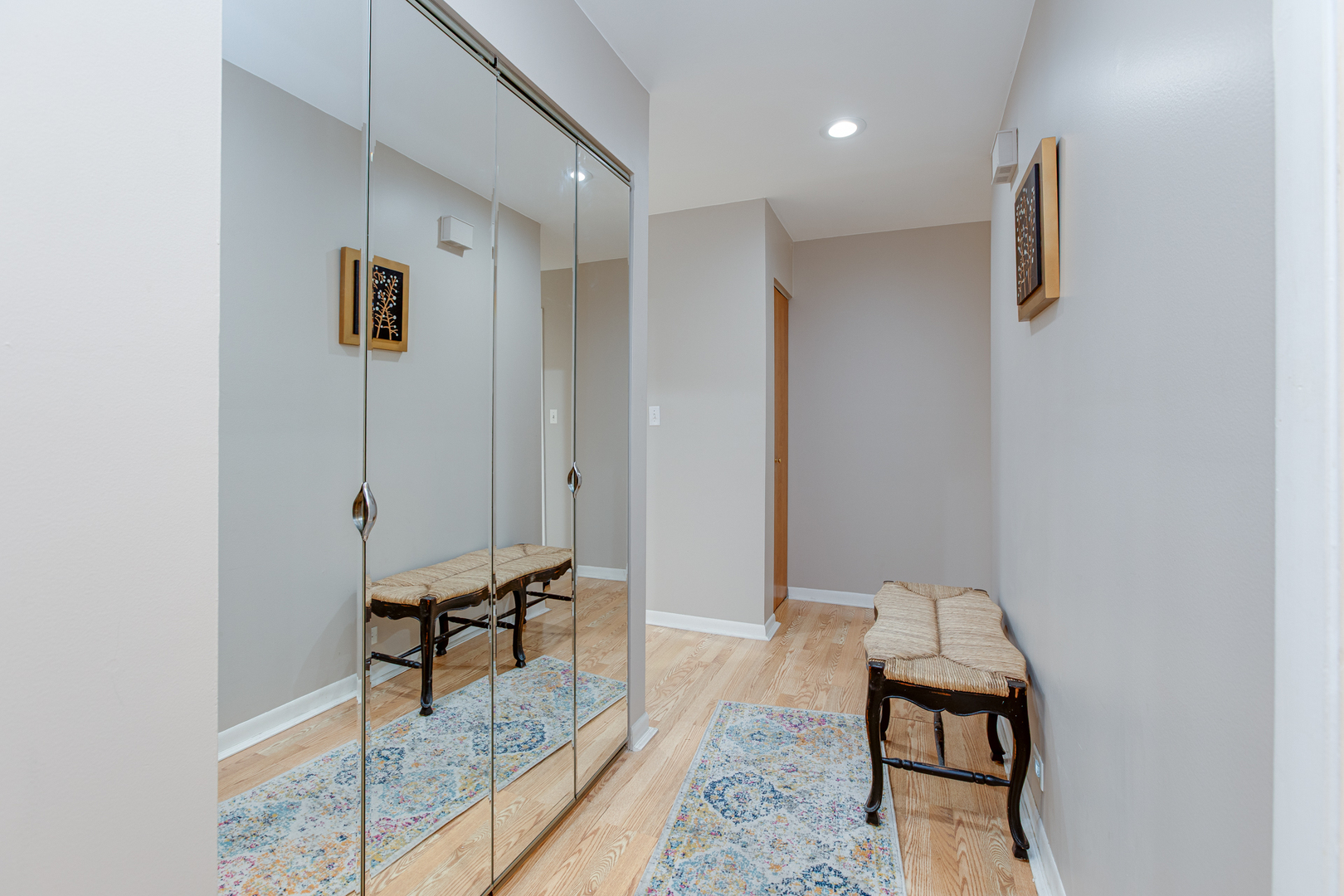 5961 N East Circle Avenue #2D, Chicago, IL 60631