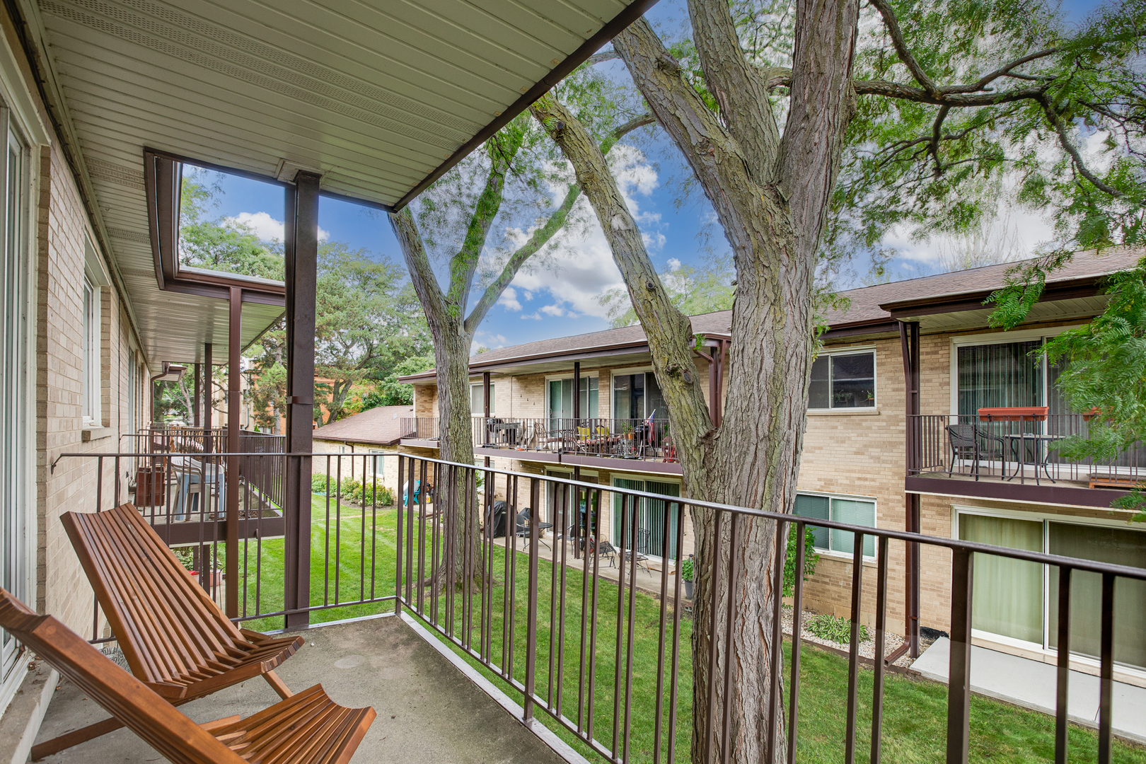 5961 N East Circle Avenue #2D, Chicago, IL 60631