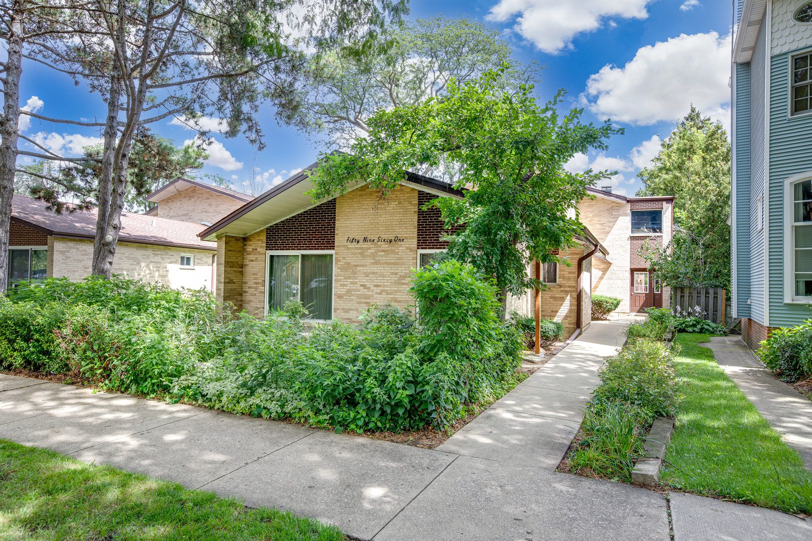 5961 N East Circle Avenue #2D, Chicago, IL 60631
