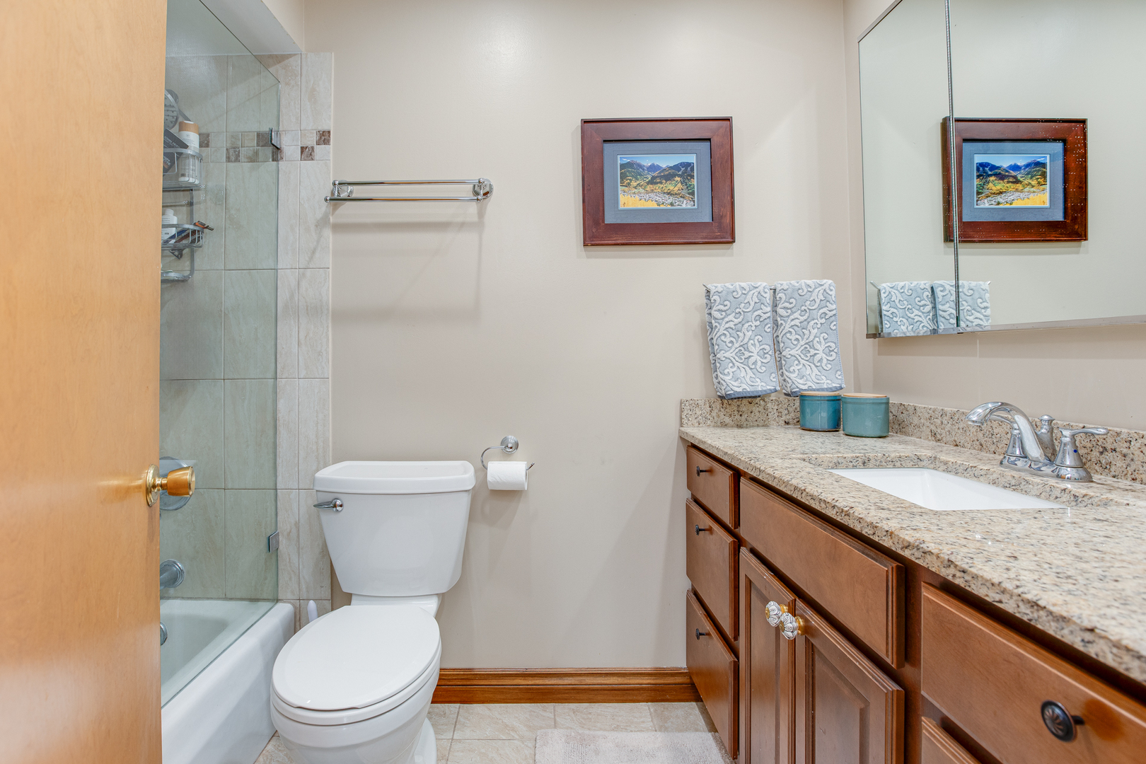5961 N East Circle Avenue #2D, Chicago, IL 60631