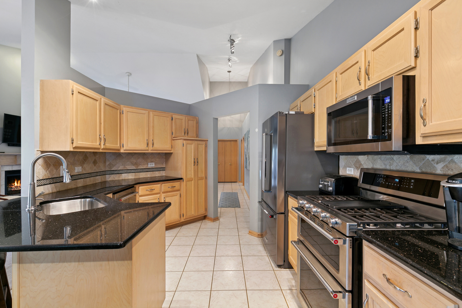18330 Pond View Court, Tinley Park, IL 60477