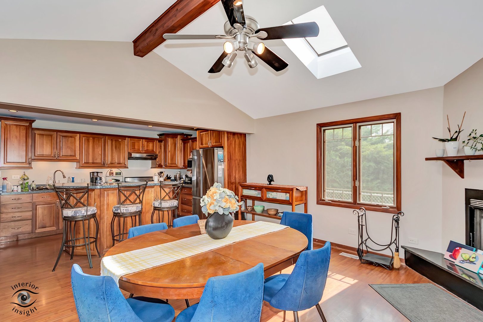 8838 Oakwood Drive, Hickory Hills, IL 60457