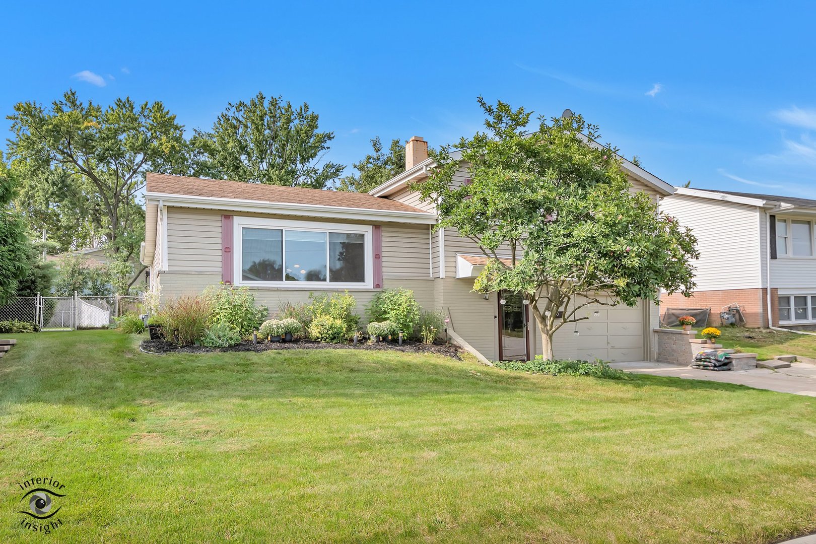 8838 Oakwood Drive, Hickory Hills, IL 60457