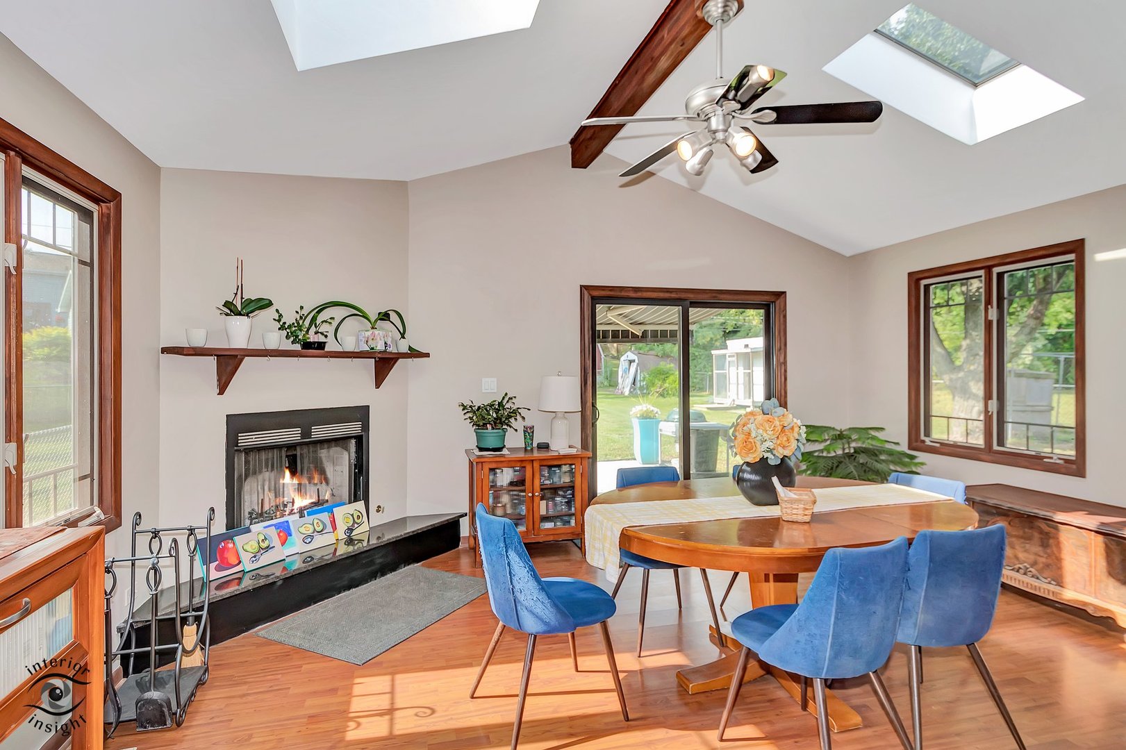 8838 Oakwood Drive, Hickory Hills, IL 60457