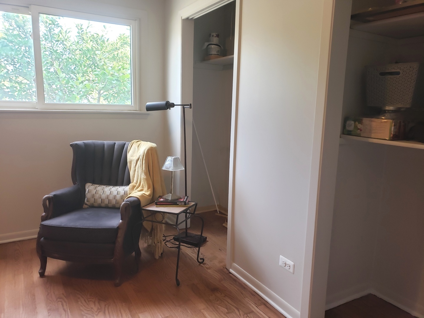 8838 Oakwood Drive, Hickory Hills, IL 60457