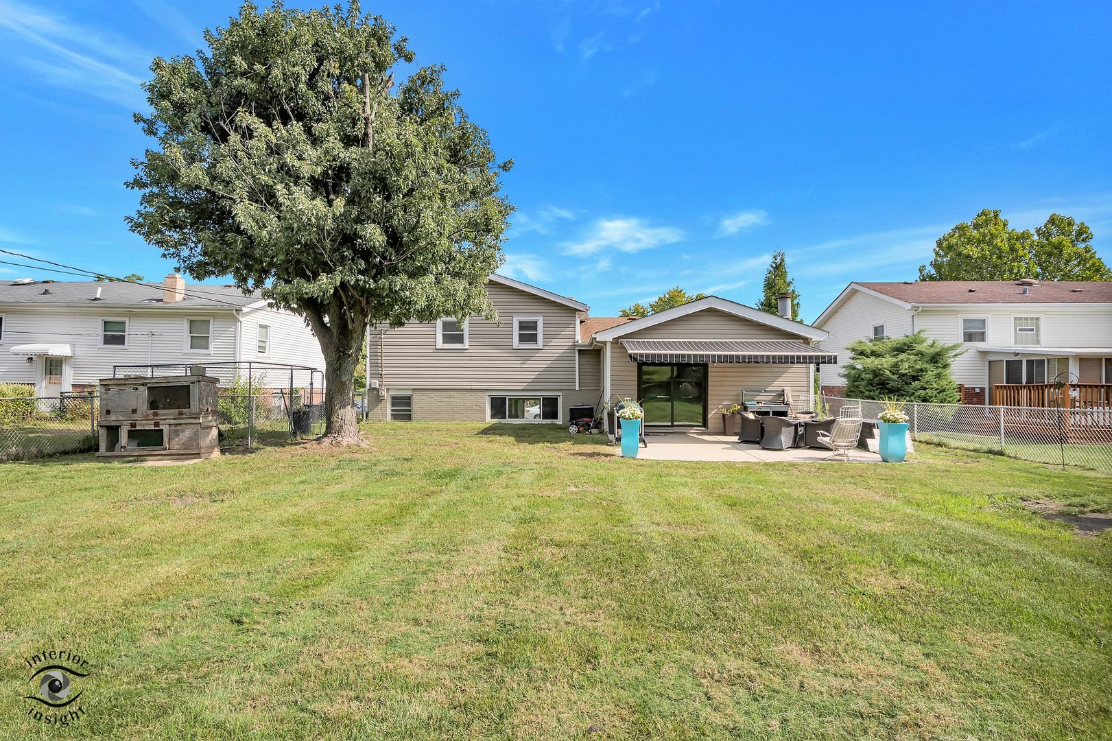 8838 Oakwood Drive, Hickory Hills, IL 60457