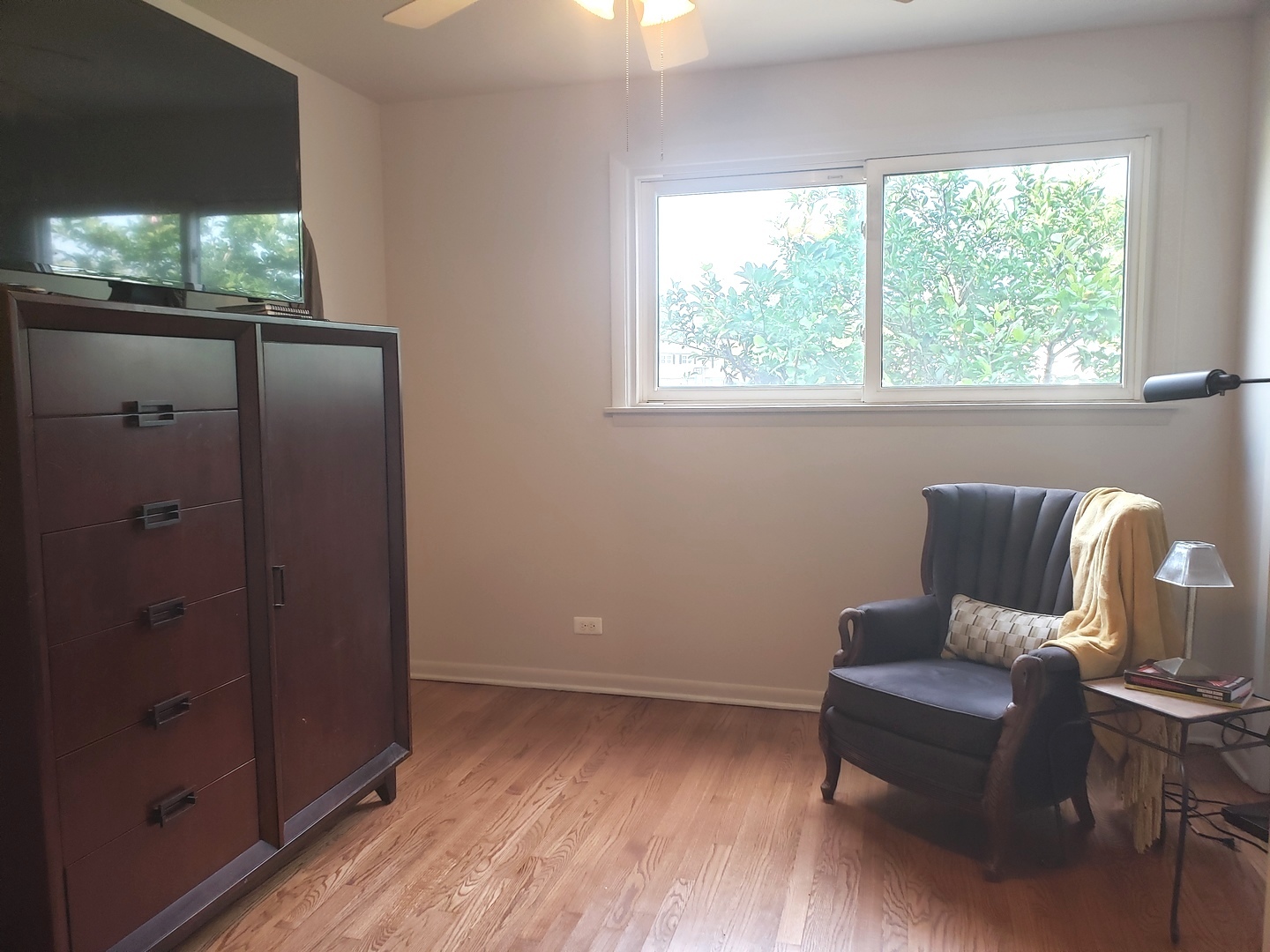 8838 Oakwood Drive, Hickory Hills, IL 60457