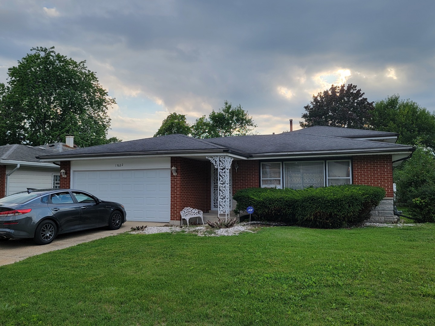 15622 Kenwood Avenue, South Holland, IL 60473
