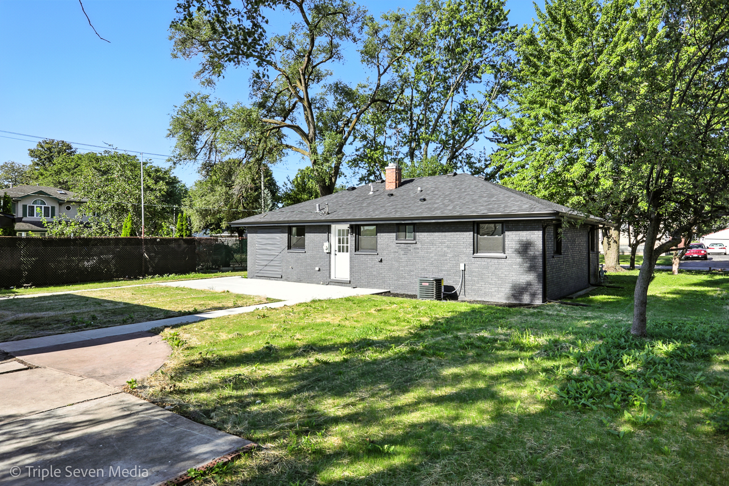 8053 Newland Avenue, Burbank, IL 60459