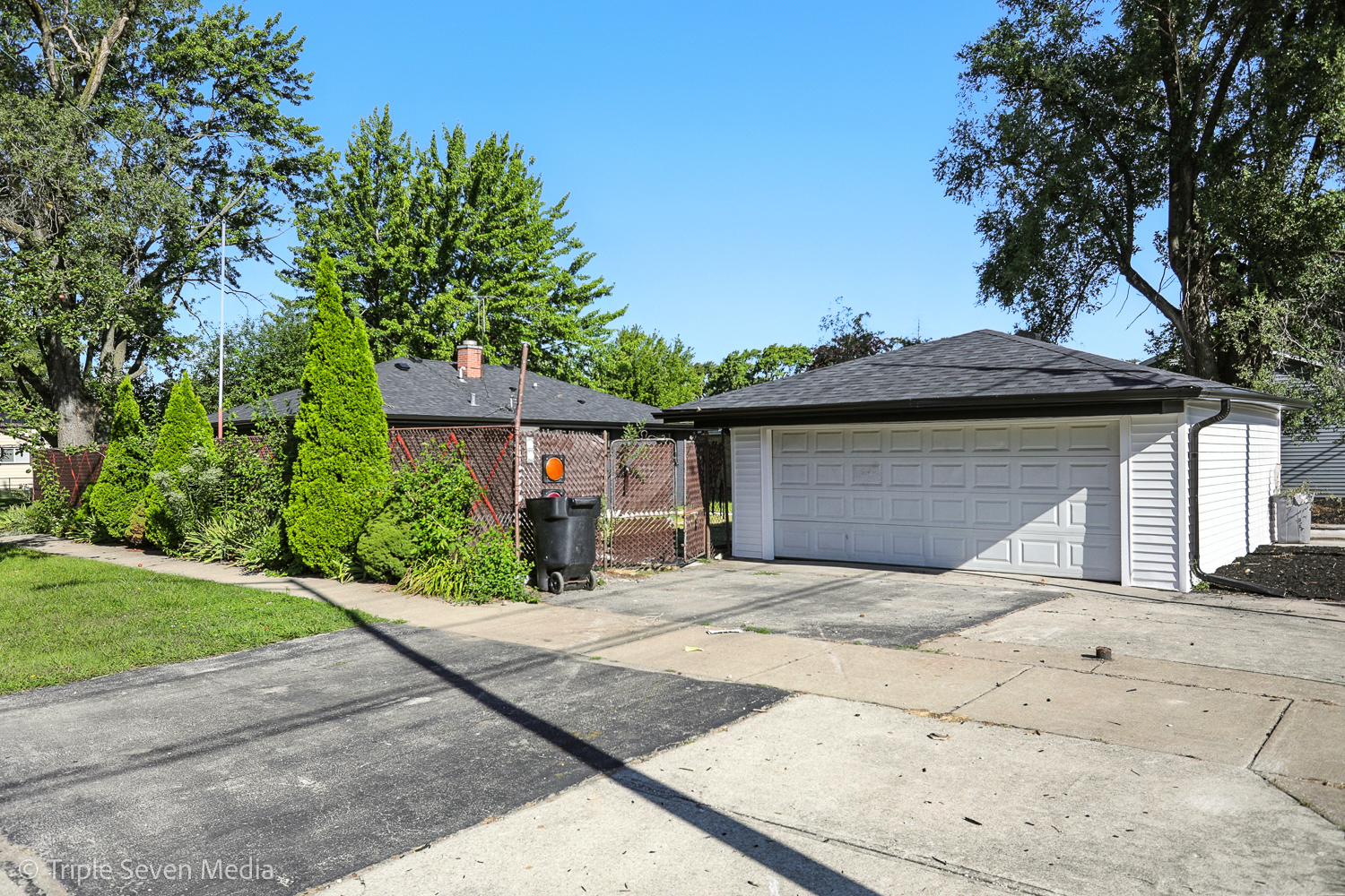 8053 Newland Avenue, Burbank, IL 60459