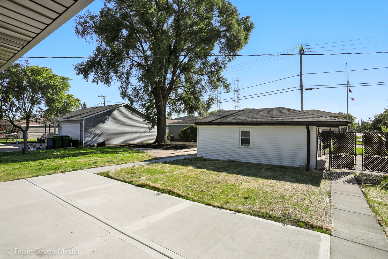 8053 Newland Avenue, Burbank, IL 60459