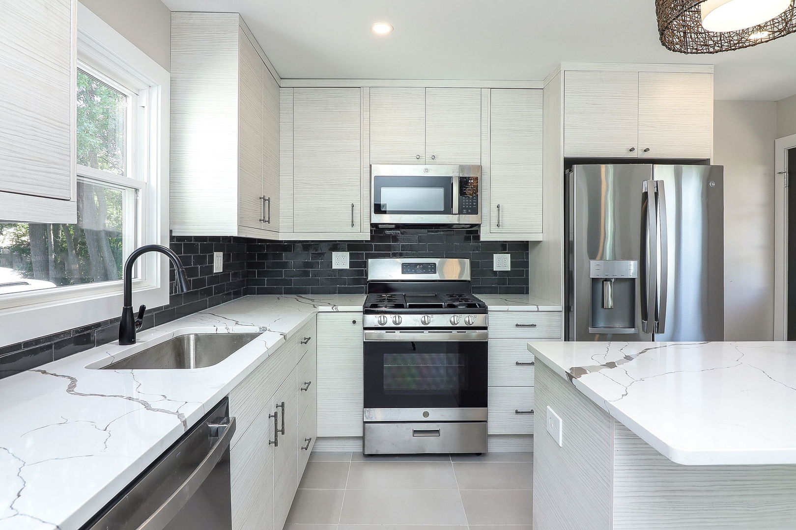 4N150 FIFTH Avenue, Addison, IL 60101