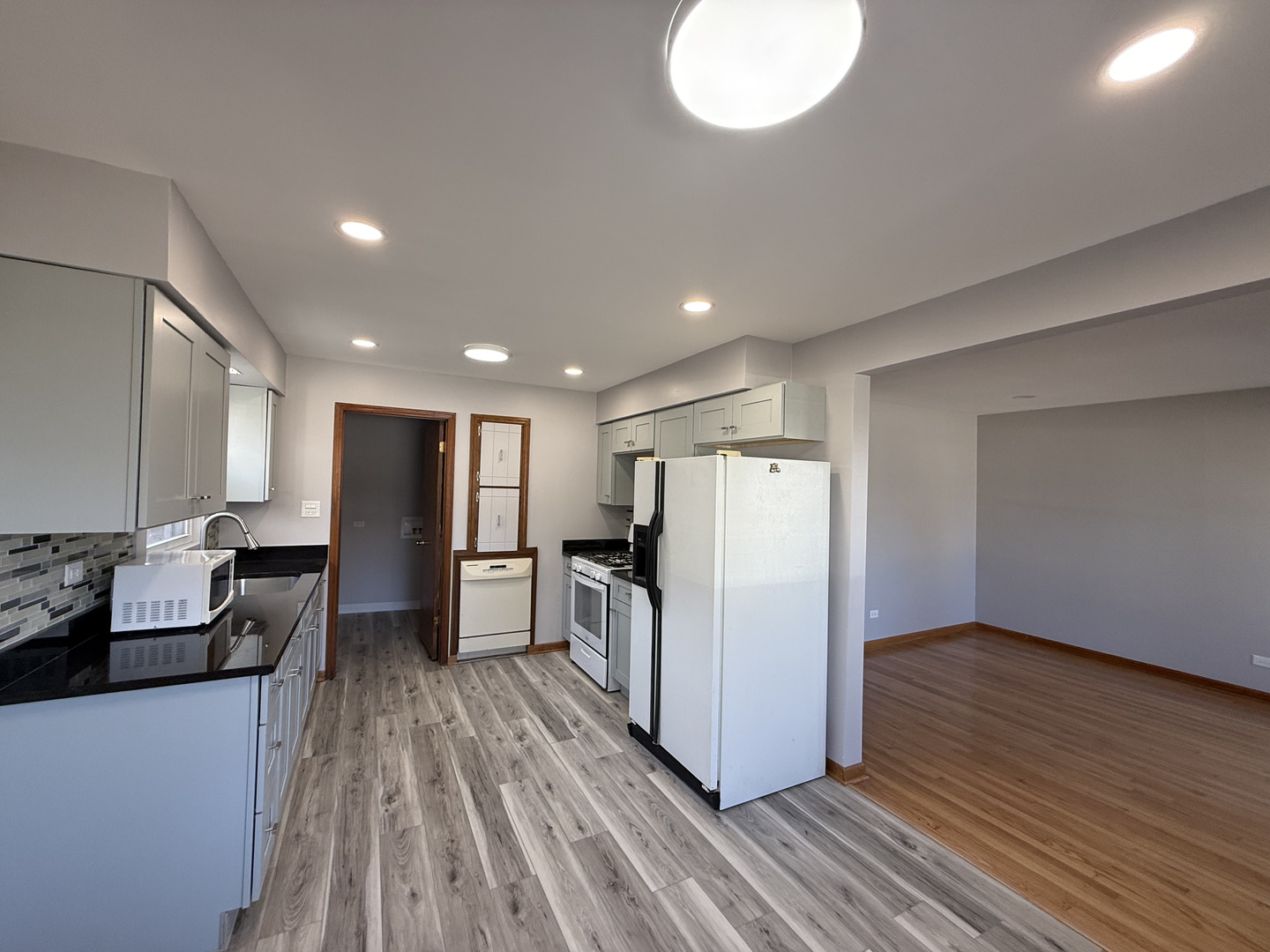 7504 LATROBE Avenue, Burbank, IL 60459