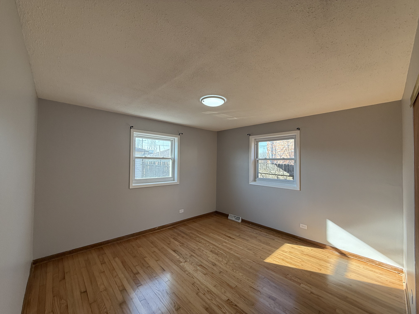 7504 LATROBE Avenue, Burbank, IL 60459