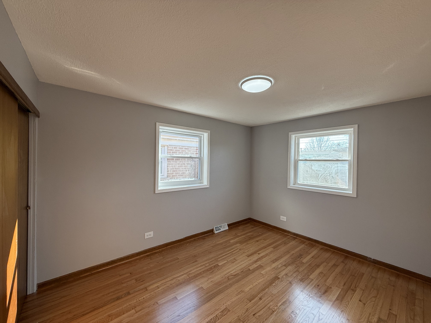 7504 LATROBE Avenue, Burbank, IL 60459