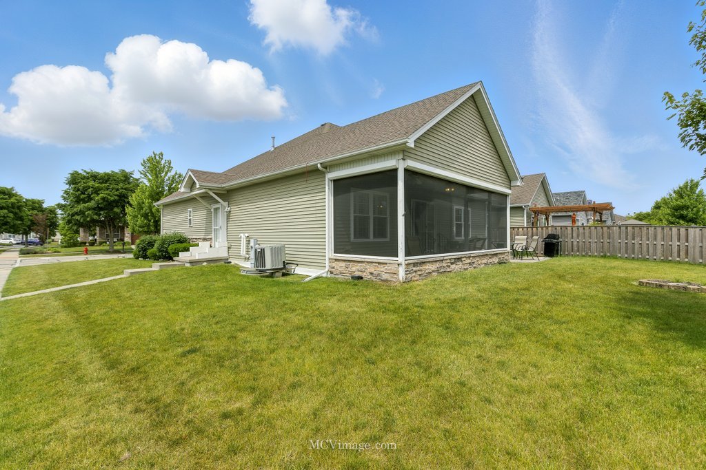 15701 Cove Circle, Plainfield, IL 60544
