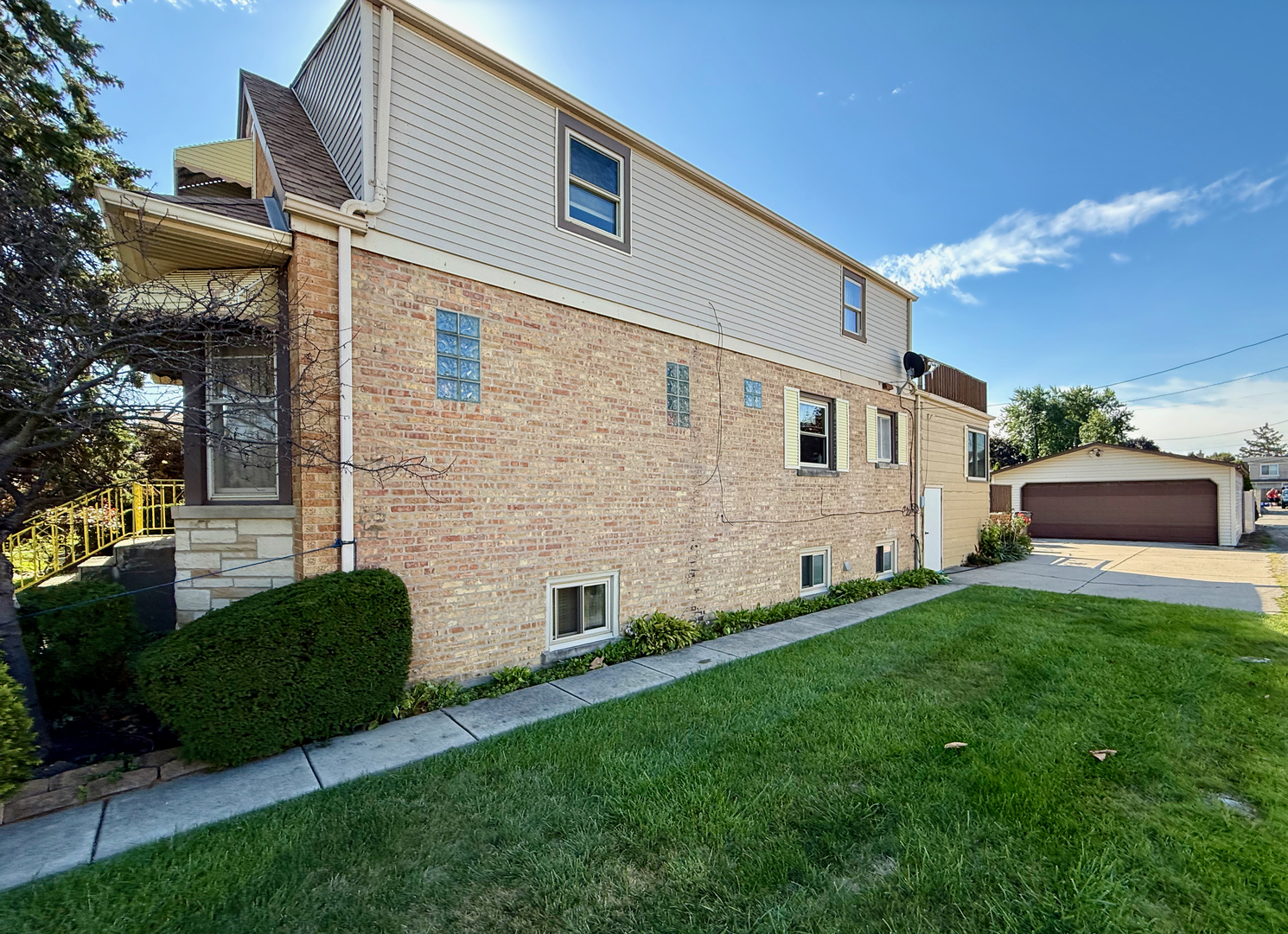 7425 W Devon Avenue, Chicago, IL 60631