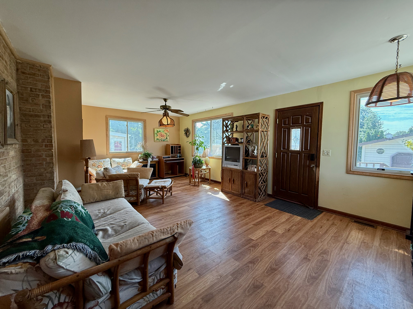 7425 W Devon Avenue, Chicago, IL 60631