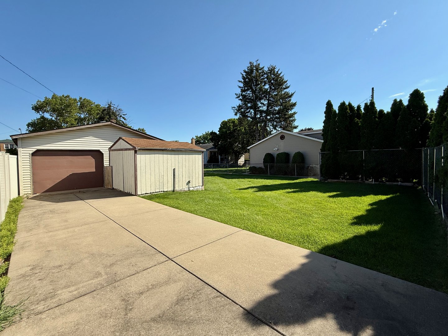 7425 W Devon Avenue, Chicago, IL 60631