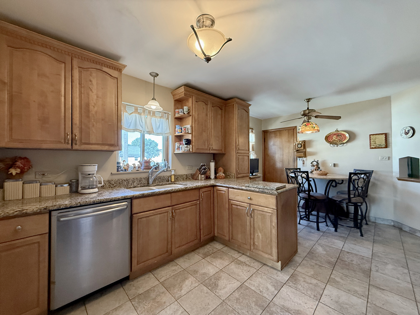 7425 W Devon Avenue, Chicago, IL 60631