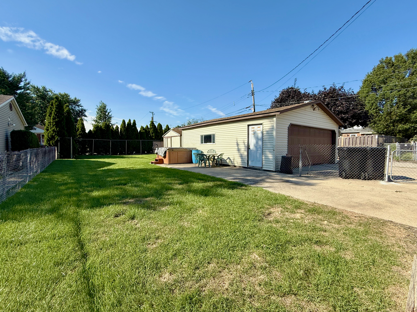 7425 W Devon Avenue, Chicago, IL 60631