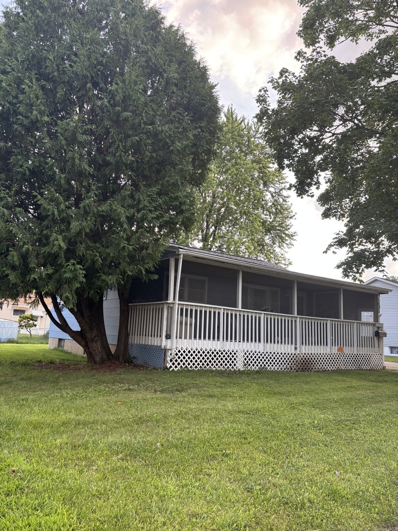 1635 Ferry Street, Waukegan, IL 60087